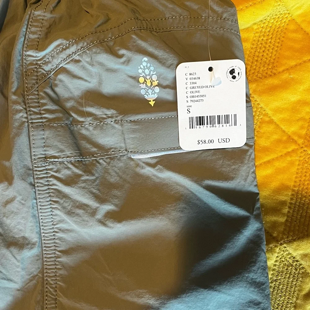 Free People FP Movement In The Wild Short Greyed Olive NWT - Picture 3 of 10